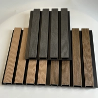 Pannello per facciata in WPC DARK TEAK/NERO, 219x2900 mm, texture ondulata, half co-extrusion (0,63 m²)