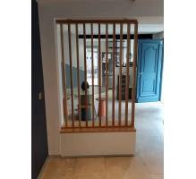 Pareti divisorie in legno realizzate con lamelle decorative (rovere wotan)