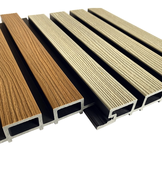 WPC fasadni panel TEAK/ČRNA, 219x2900 mm, valovita tekstura, half co-extrusion (0,63 m²)